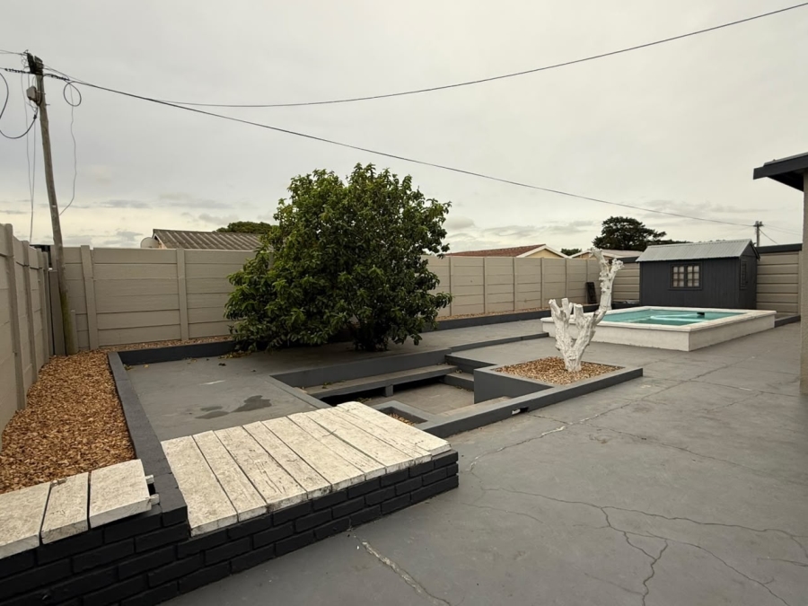 To Let 3 Bedroom Property for Rent in Bothasig Western Cape